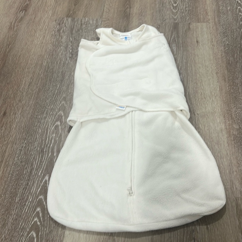 Halo sleep sack swaddle.  Fleece, size small.